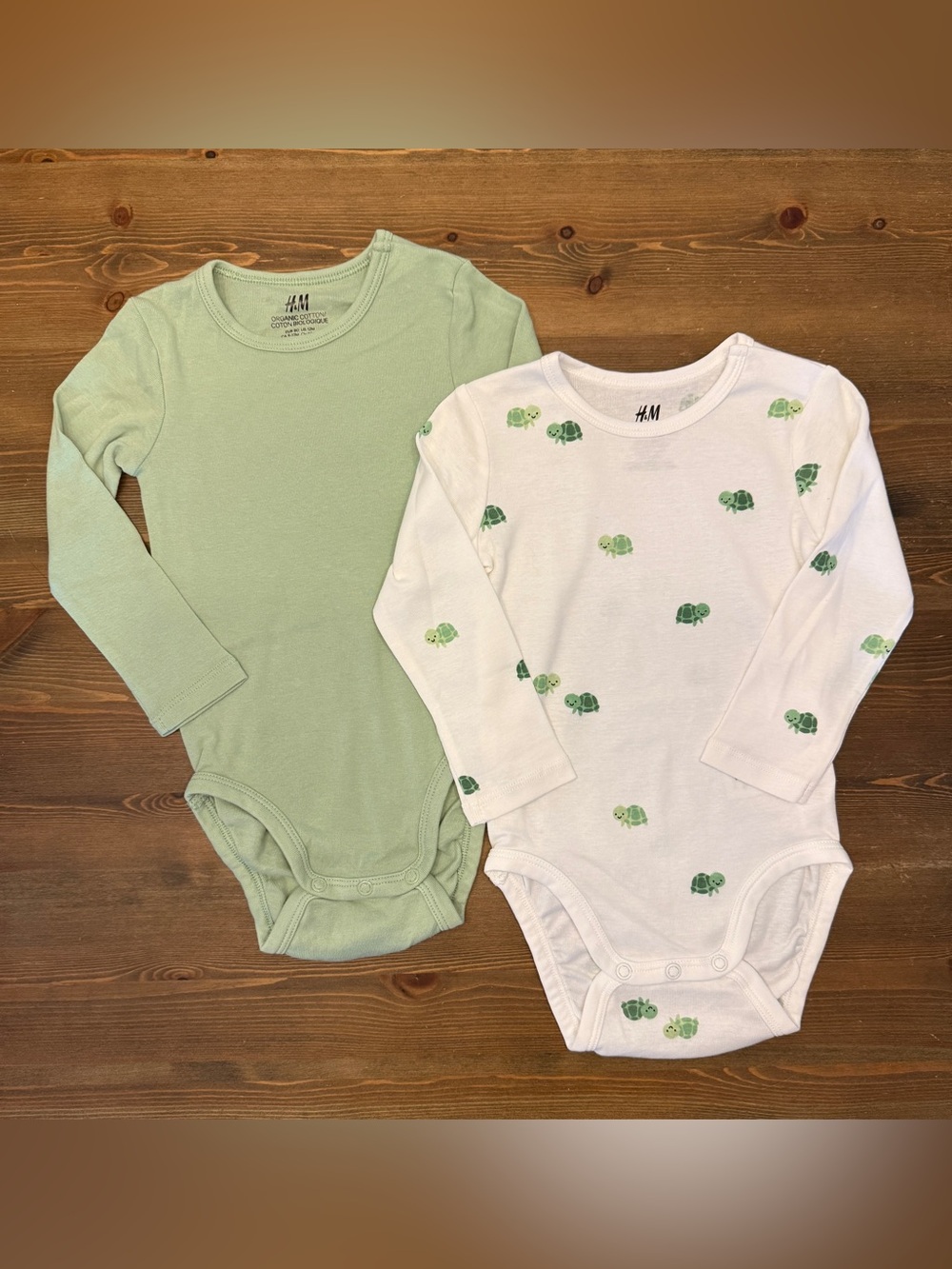 H&M Organic Cotton Long-Sleeve Baby Bodysuits Light Green Turtle Print (9-12M)